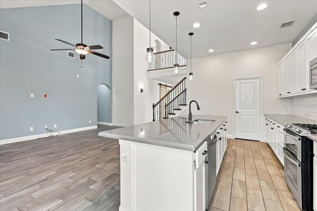 15529 Pioneer Bluff Trail, Fort Worth, TX 76262