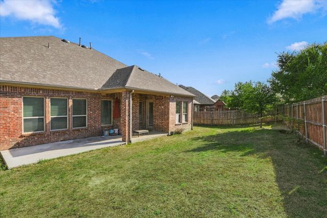 15529 Pioneer Bluff Trail, Fort Worth, TX 76262