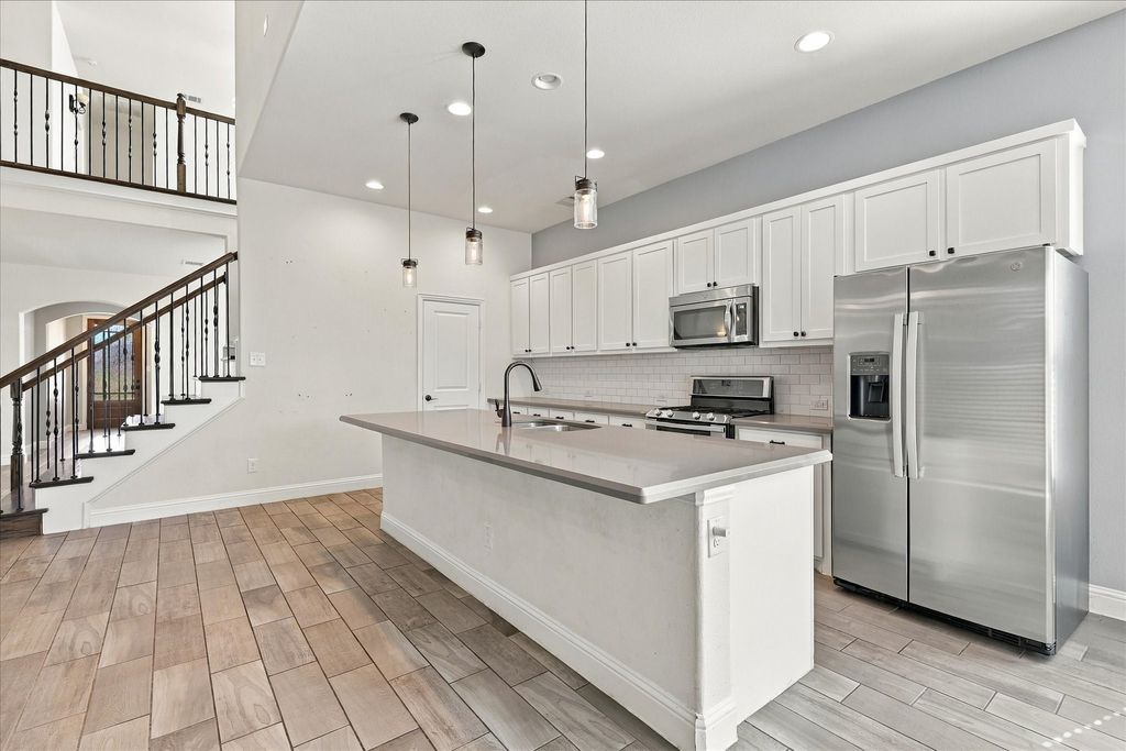 15529 Pioneer Bluff Trail, Fort Worth, TX 76262 — photo 2