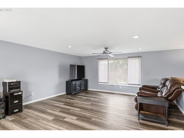 818 CHEHALIS Pl N, Keizer, OR 97303