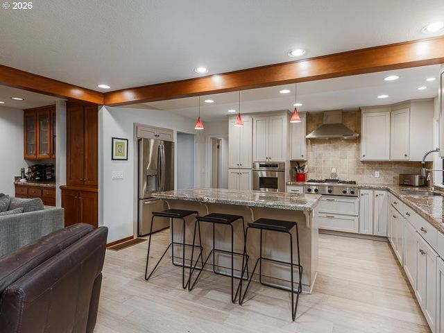 7785 Sw WESTGATE Way, Portland, OR 97225