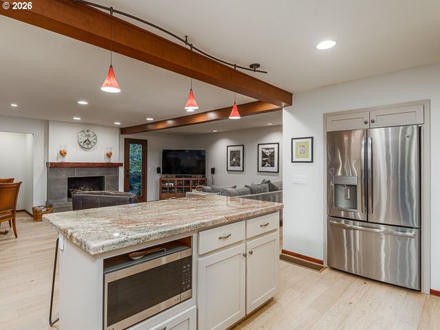 7785 Sw WESTGATE Way, Portland, OR 97225