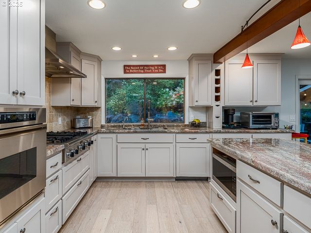7785 Sw WESTGATE Way, Portland, OR 97225