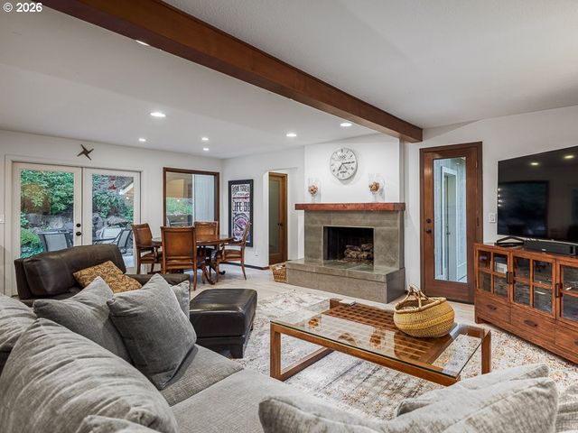 7785 Sw WESTGATE Way, Portland, OR 97225