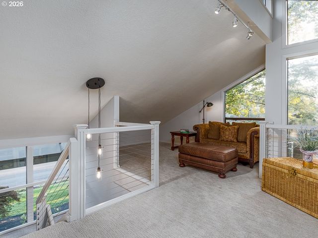 7785 Sw WESTGATE Way, Portland, OR 97225