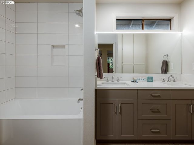 7785 Sw WESTGATE Way, Portland, OR 97225
