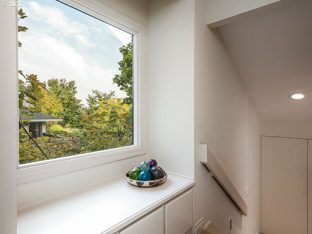 7785 Sw WESTGATE Way, Portland, OR 97225