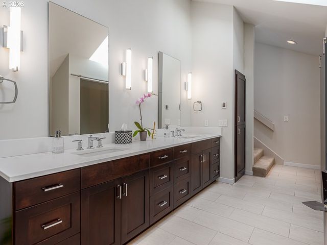 7785 Sw WESTGATE Way, Portland, OR 97225
