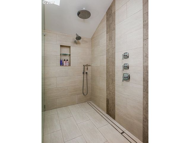 7785 Sw WESTGATE Way, Portland, OR 97225