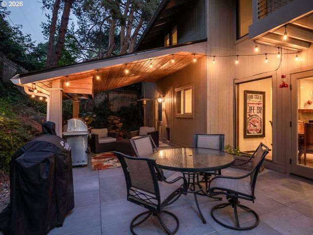 7785 Sw WESTGATE Way, Portland, OR 97225