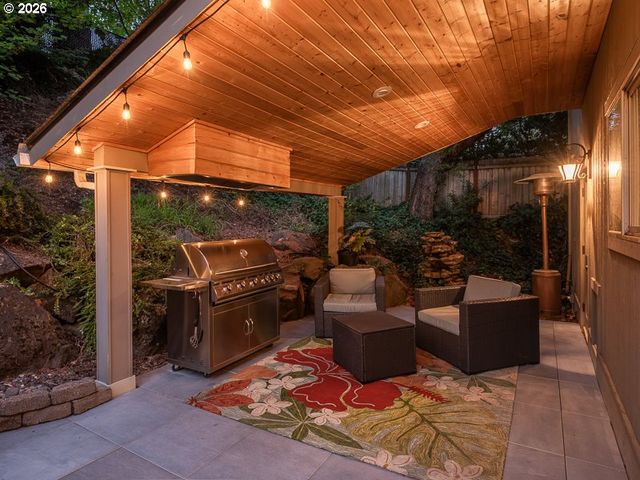 7785 Sw WESTGATE Way, Portland, OR 97225