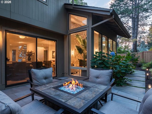7785 Sw WESTGATE Way, Portland, OR 97225