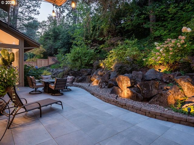 7785 Sw WESTGATE Way, Portland, OR 97225