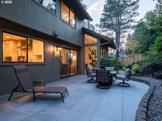 7785 Sw WESTGATE Way, Portland, OR 97225