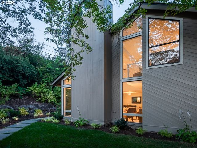 7785 Sw WESTGATE Way, Portland, OR 97225