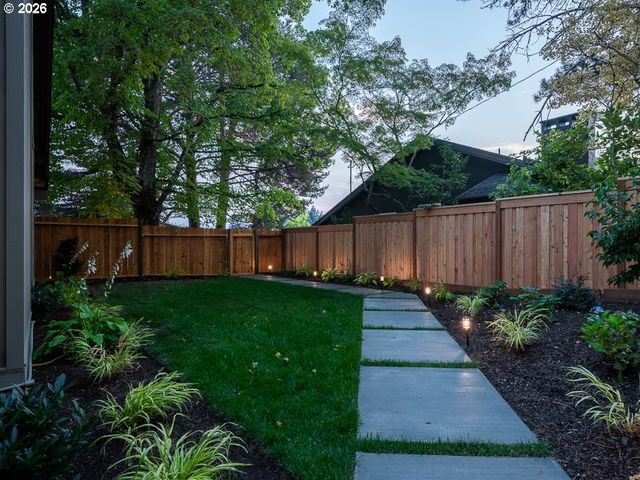 7785 Sw WESTGATE Way, Portland, OR 97225