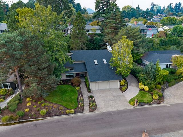 7785 Sw WESTGATE Way, Portland, OR 97225