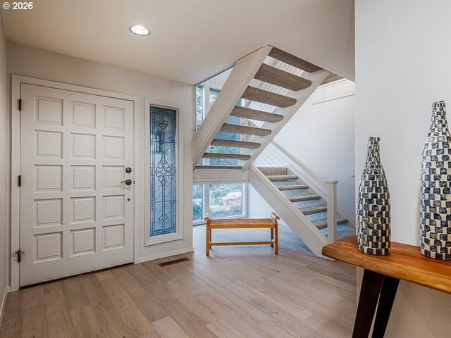 7785 Sw WESTGATE Way, Portland, OR 97225