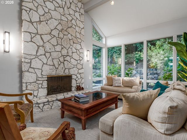7785 Sw WESTGATE Way, Portland, OR 97225