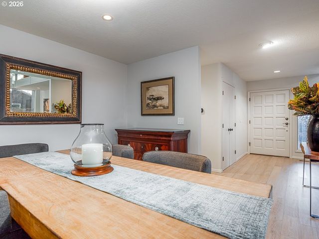 7785 Sw WESTGATE Way, Portland, OR 97225