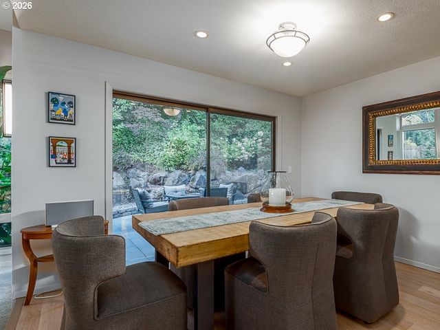 7785 Sw WESTGATE Way, Portland, OR 97225