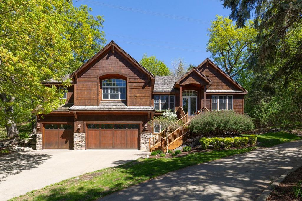 13209 Holasek Lane, Eden Prairie, MN 55346