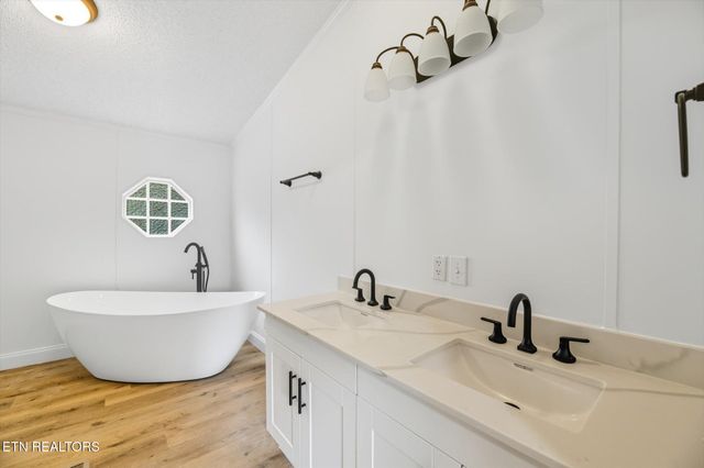 816 Ivory Rd, Athens, TN 37303