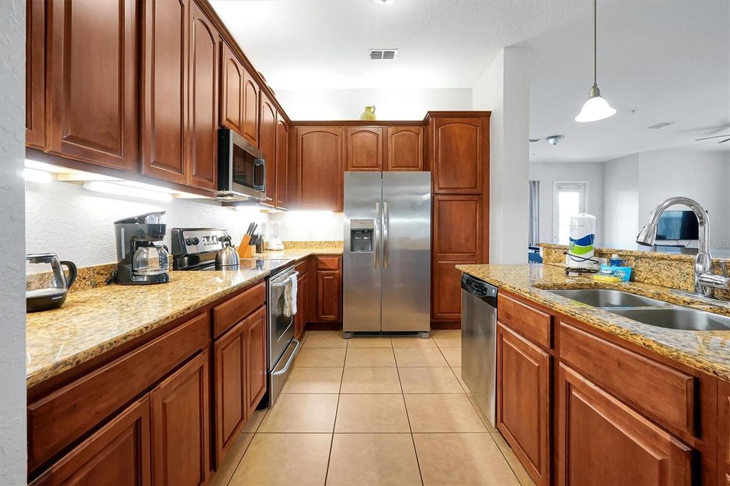Image 14 of property listing at 5048 SHOREWAY LOOP 40304, Orlando, FL 32819