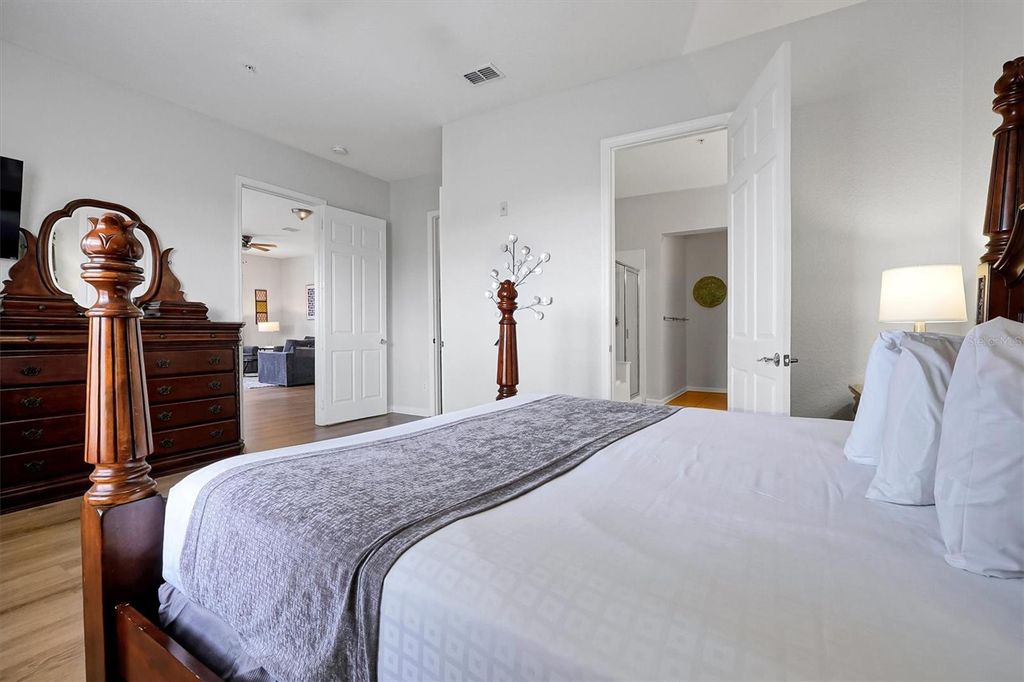 Image 16 of property listing at 5048 SHOREWAY LOOP 40304, Orlando, FL 32819