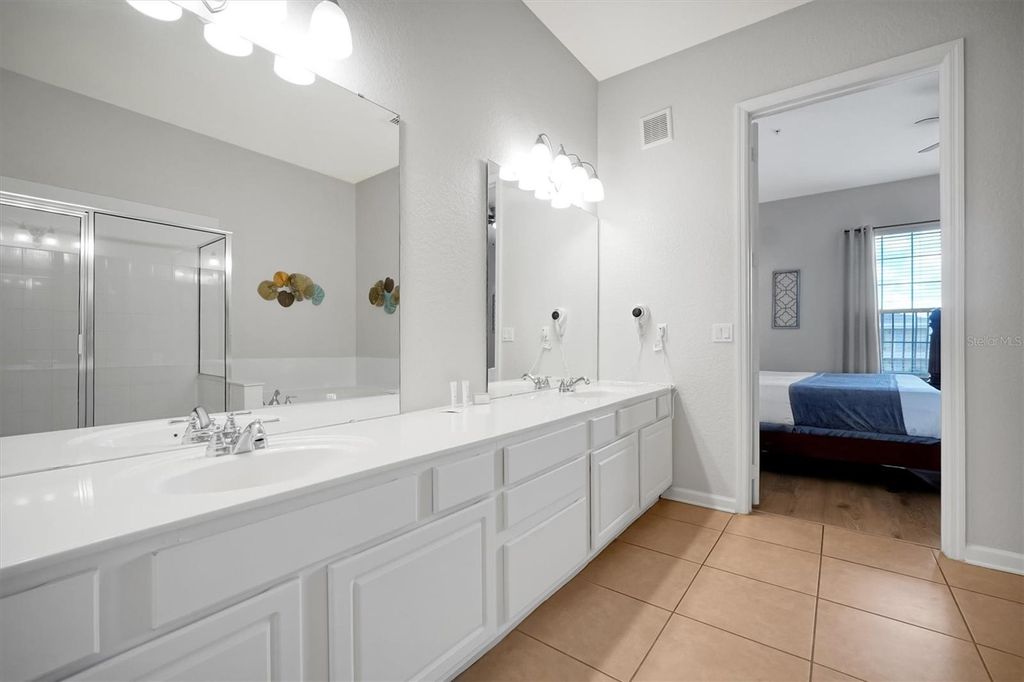 Image 17 of property listing at 5048 SHOREWAY LOOP 40304, Orlando, FL 32819