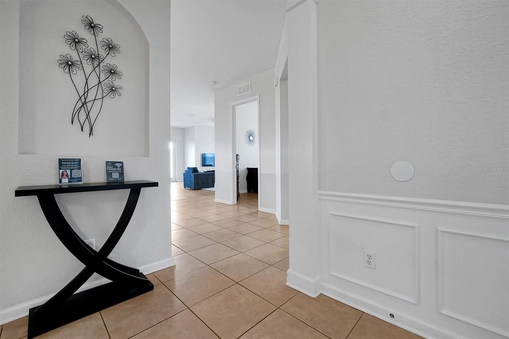 Image 28 of property listing at 5048 SHOREWAY LOOP 40304, Orlando, FL 32819