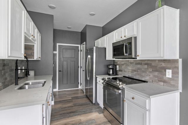 2817 NW Lois Lane, Ankeny, IA 50023