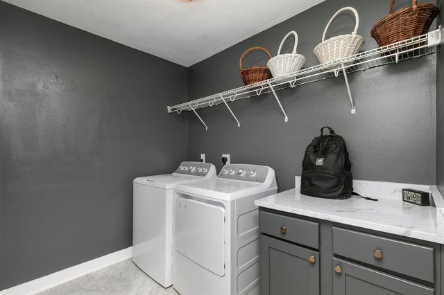 2817 NW Lois Lane, Ankeny, IA 50023