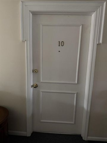 17540 N Mack Avenue 10, Grosse Pointe, MI 48230