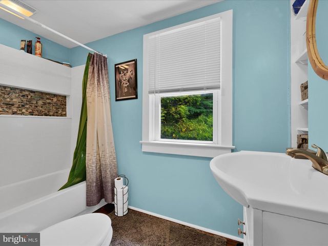 11 FIR RD, Pottsville, PA 17901