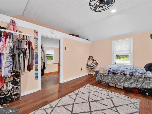 11 FIR RD, Pottsville, PA 17901