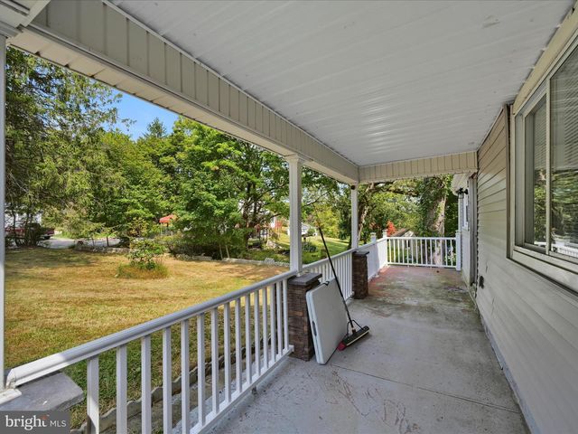 11 FIR RD, Pottsville, PA 17901
