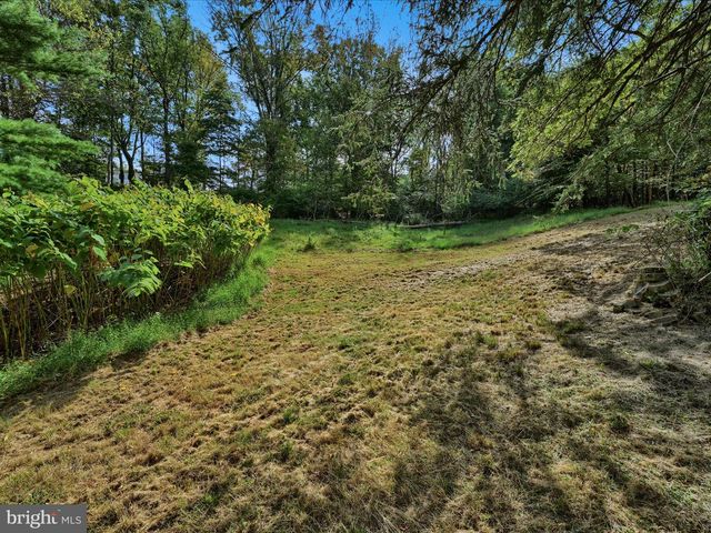 11 FIR RD, Pottsville, PA 17901