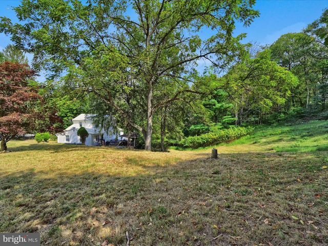 11 FIR RD, Pottsville, PA 17901