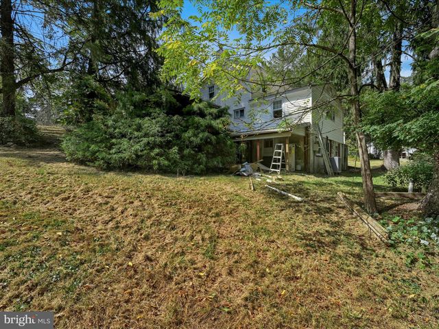 11 FIR RD, Pottsville, PA 17901