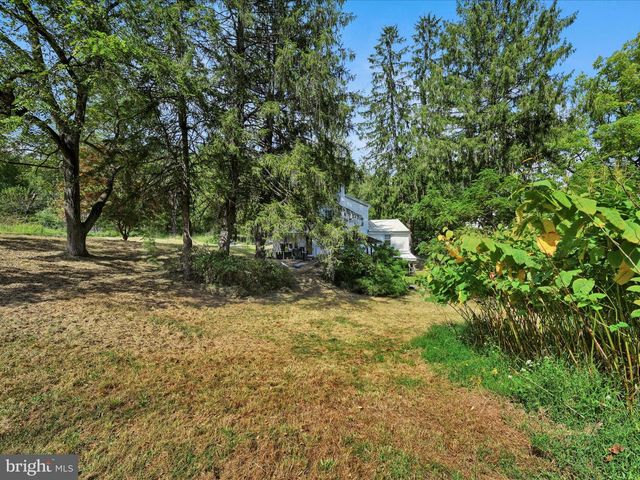 11 FIR RD, Pottsville, PA 17901