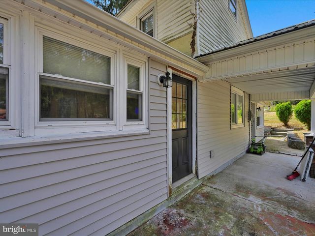 11 FIR RD, Pottsville, PA 17901