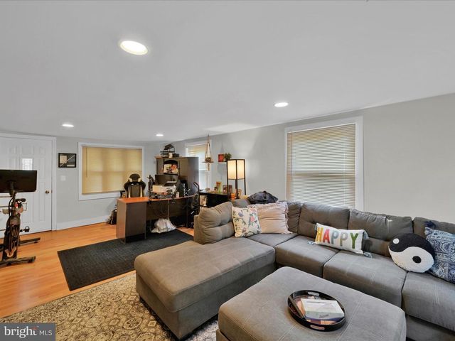 11 FIR RD, Pottsville, PA 17901