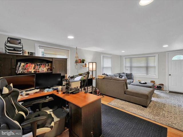 11 FIR RD, Pottsville, PA 17901