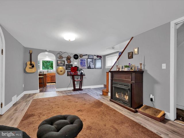 11 FIR RD, Pottsville, PA 17901