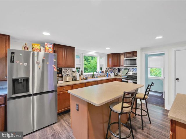 11 FIR RD, Pottsville, PA 17901