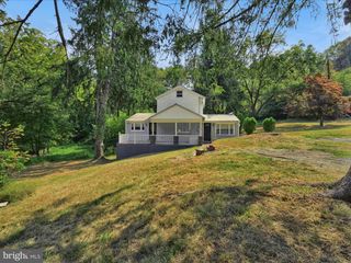 11 FIR RD, Pottsville, PA 17901