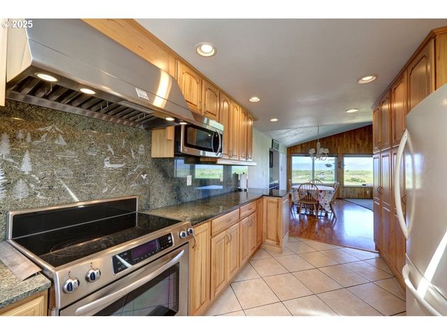 30715 G St, Ocean Park, WA 98640