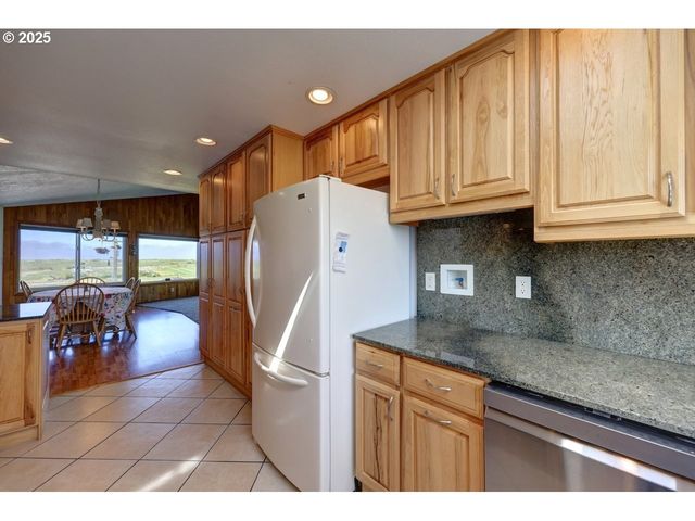 30715 G St, Ocean Park, WA 98640
