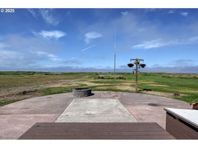 30715 G St, Ocean Park, WA 98640